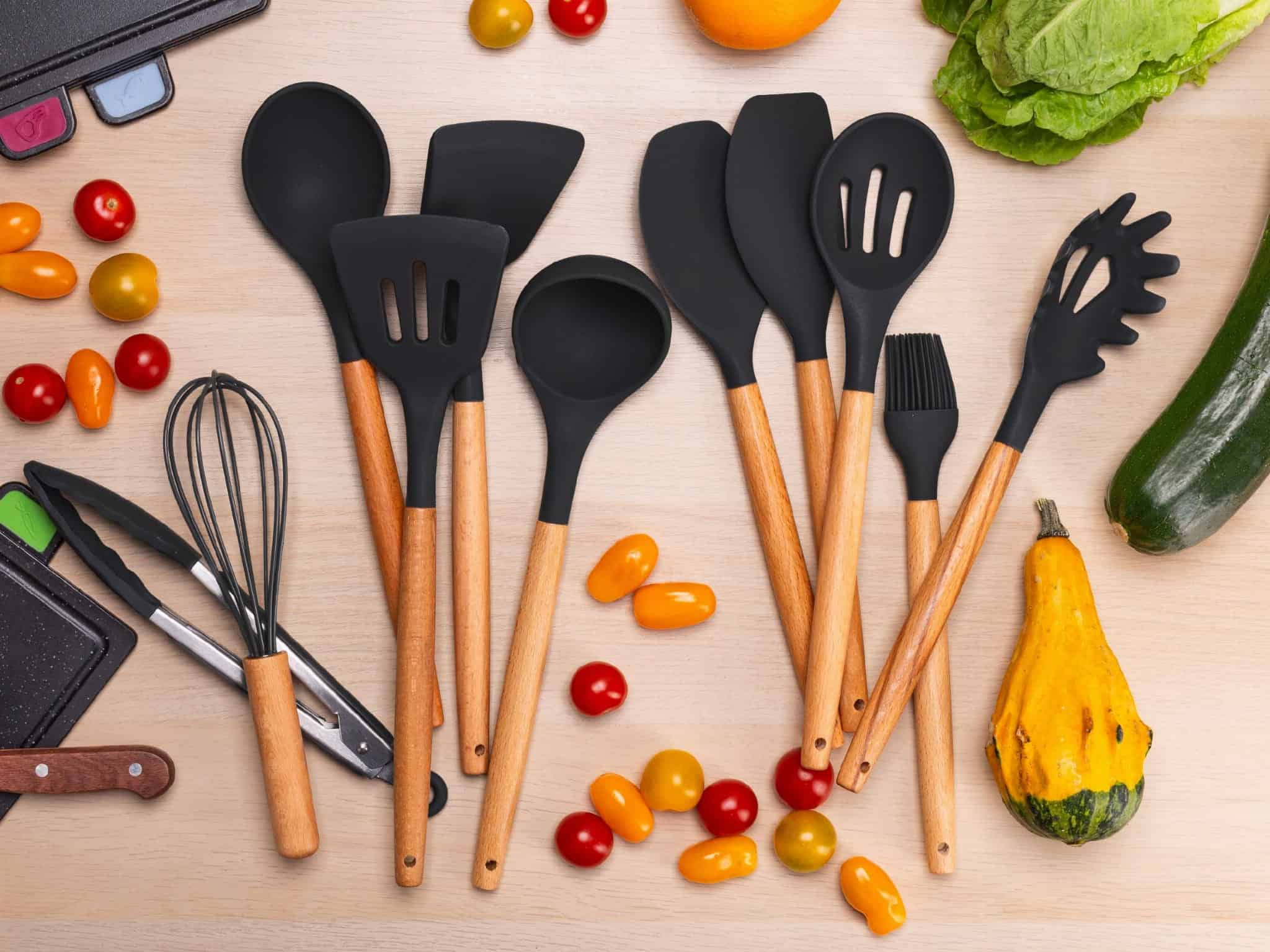 Set ustensile bucatarie 11 piese, silicon, cu suport - imagine 3